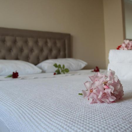 Cunda Efsane Hotel ไอวาลิค ภายนอก รูปภาพ