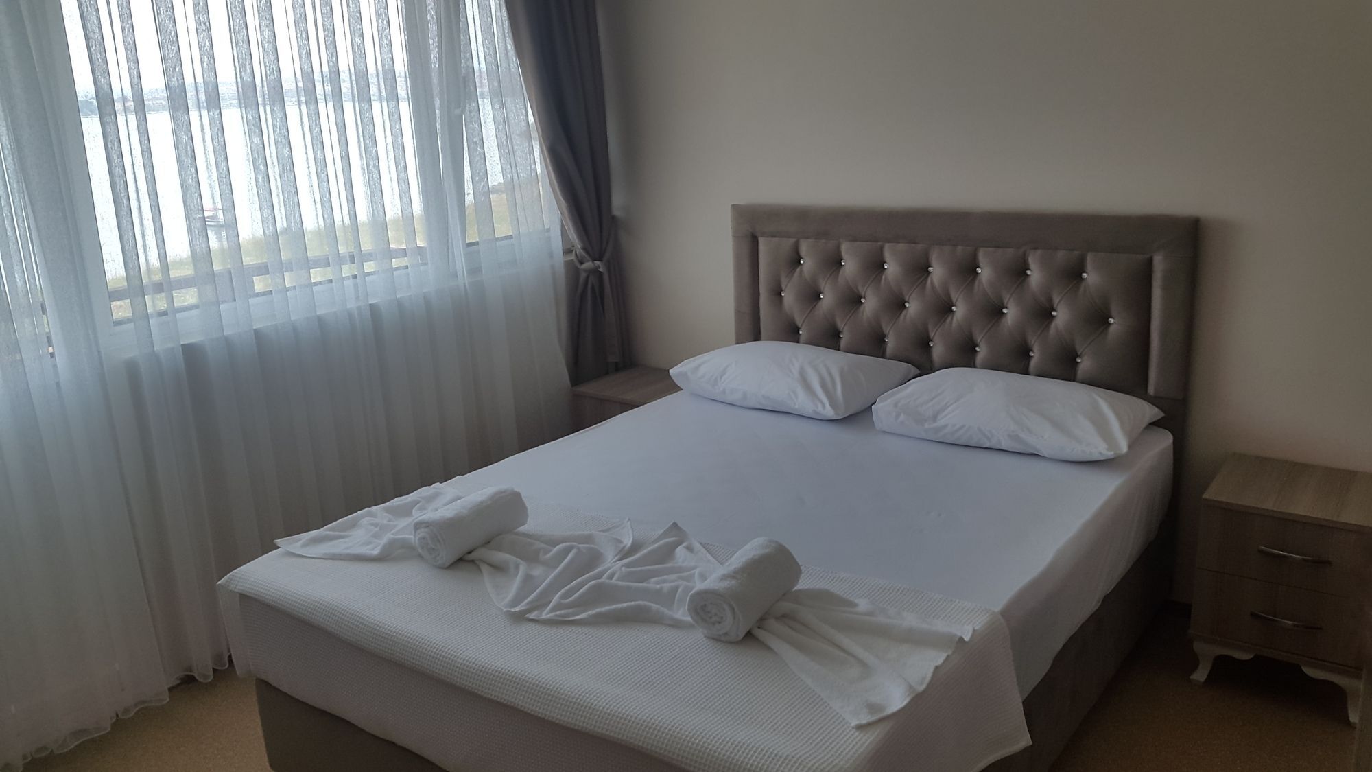 Cunda Efsane Hotel ไอวาลิค ภายนอก รูปภาพ